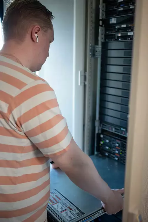 Etheron own hardware in Dutch datacenter
